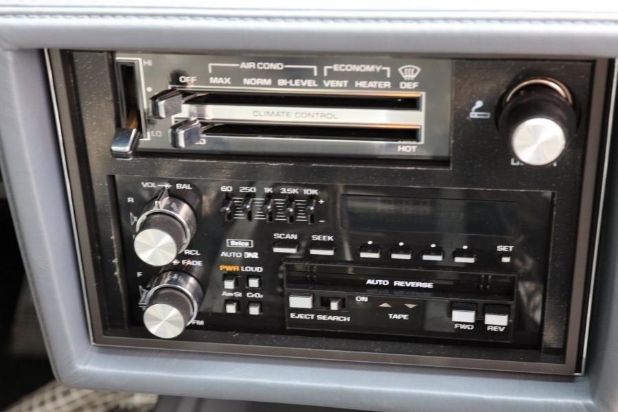 Детали интерьера Buick GNX 1987 года  (фото 3 из 64)